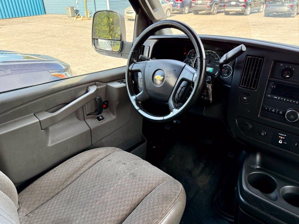 Chevrolet Express Cargo Van RWD 3500 135" 2021