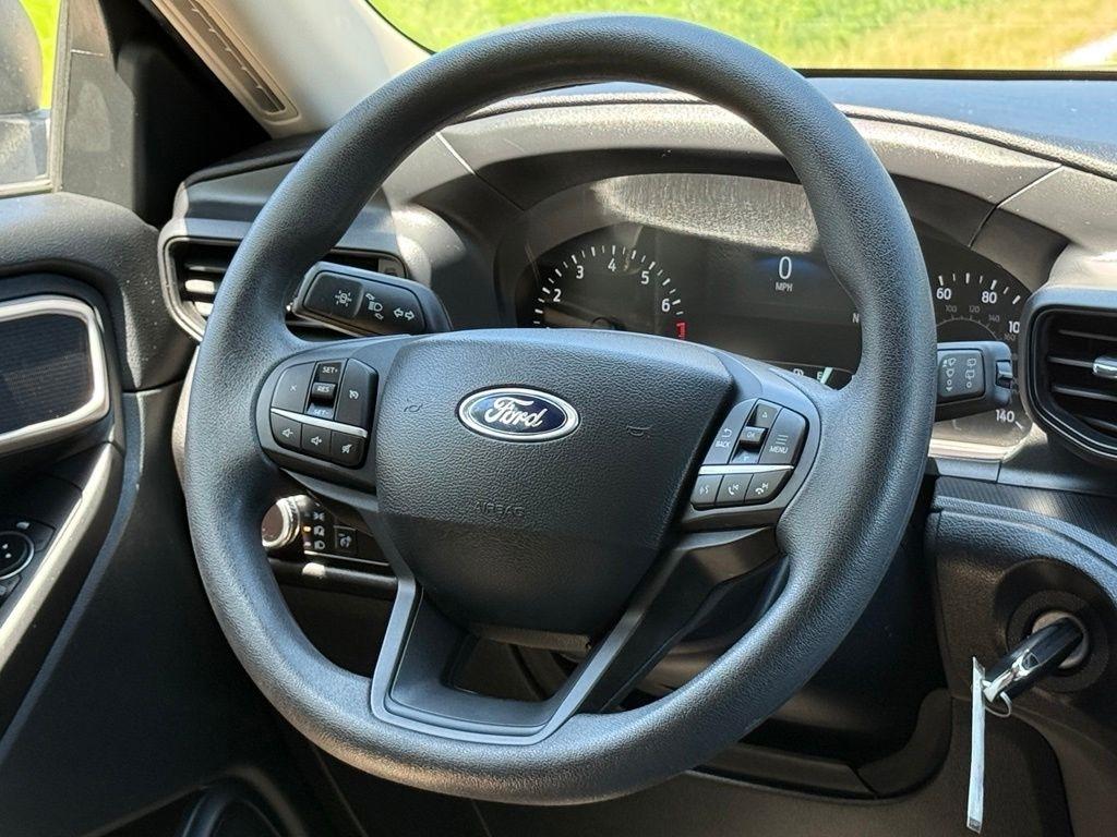 Ford Explorer Base 4WD 2023