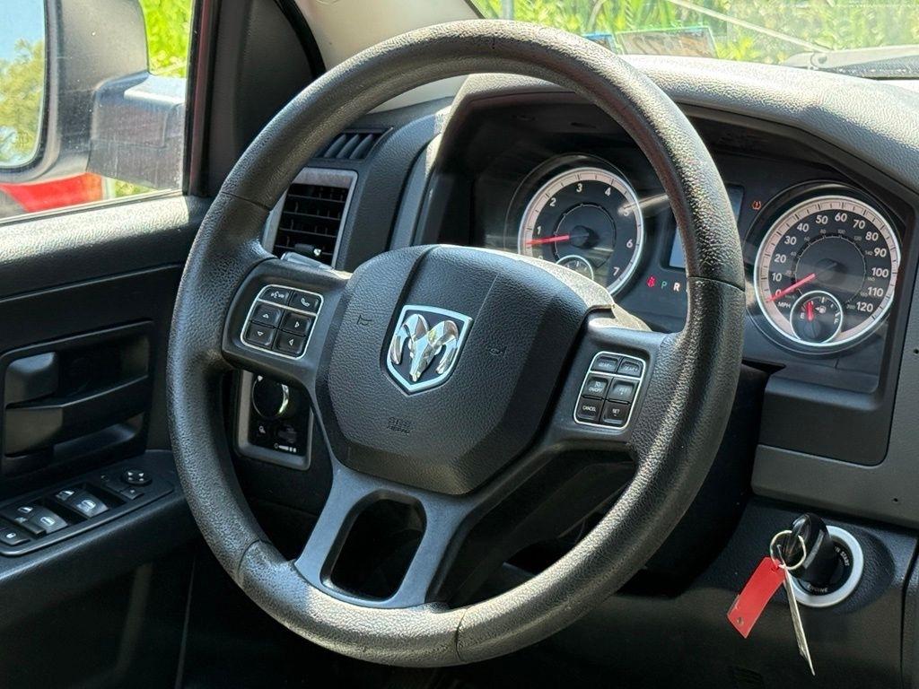 RAM 1500 Tradesman 4x4 Crew Cab 5'7" Box 2017