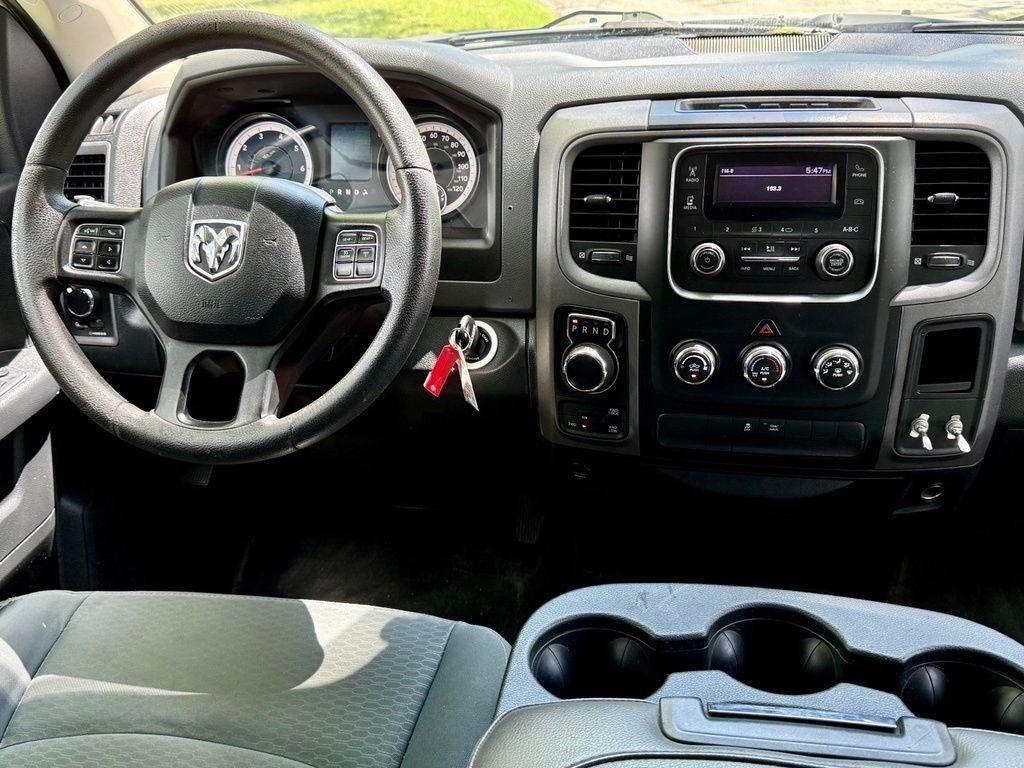 RAM 1500 Tradesman 4x4 Crew Cab 5'7" Box 2017
