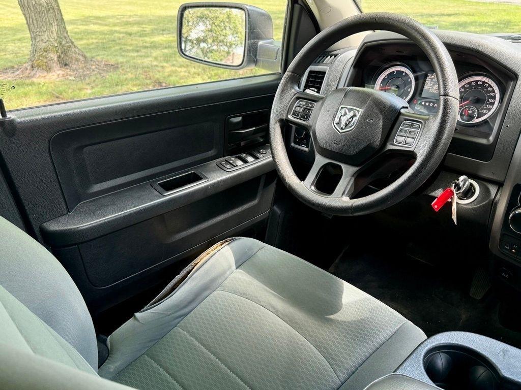 RAM 1500 Tradesman 4x4 Crew Cab 5'7" Box 2017