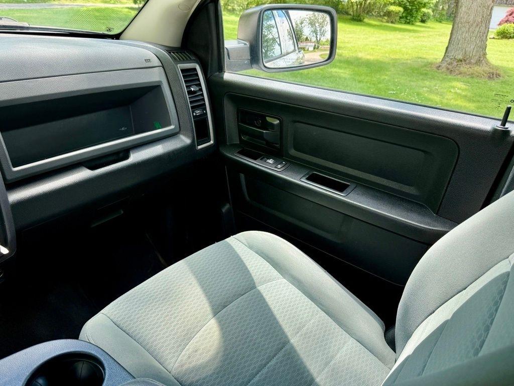 RAM 1500 Tradesman 4x4 Crew Cab 5'7" Box 2017
