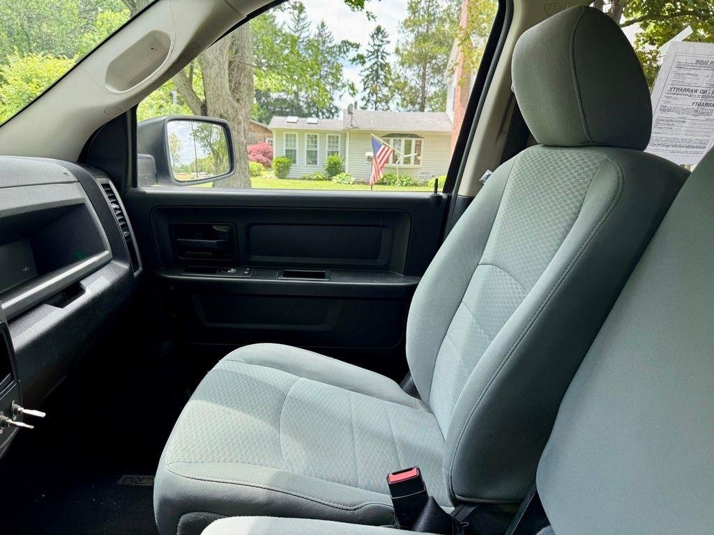 RAM 1500 Tradesman 4x4 Crew Cab 5'7" Box 2017