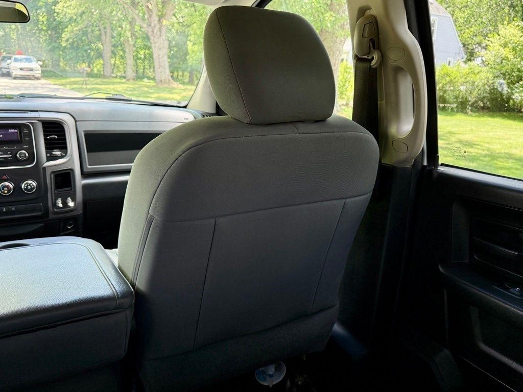 RAM 1500 Tradesman 4x4 Crew Cab 5'7" Box 2017