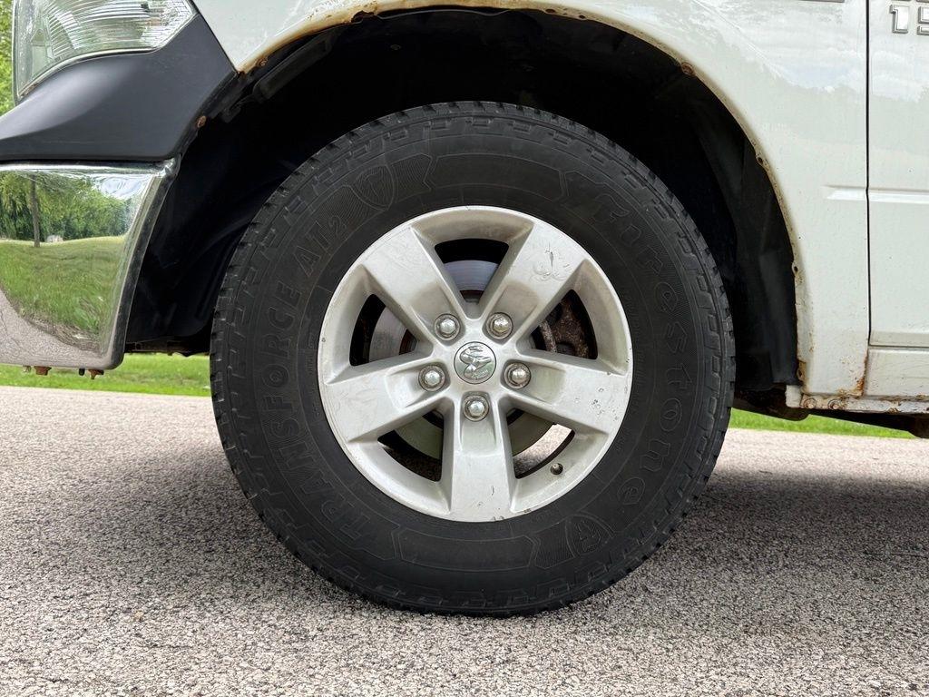 RAM 1500 Tradesman 4x4 Crew Cab 5'7" Box 2017
