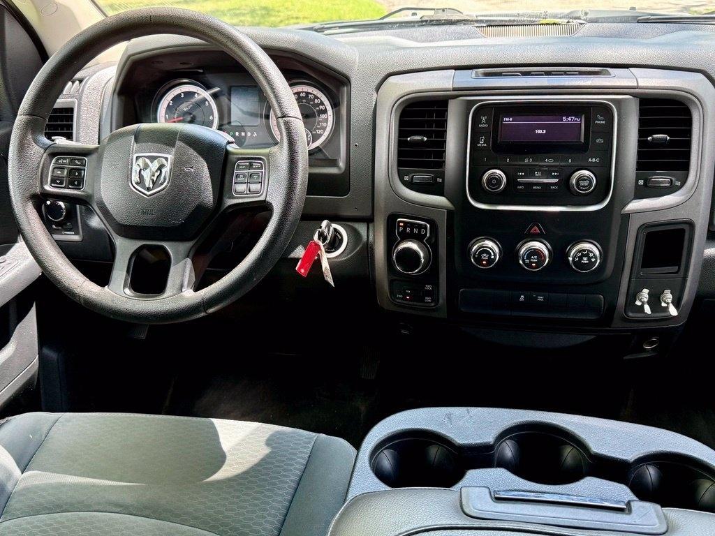 RAM 1500 Tradesman 4x4 Crew Cab 5'7" Box 2017