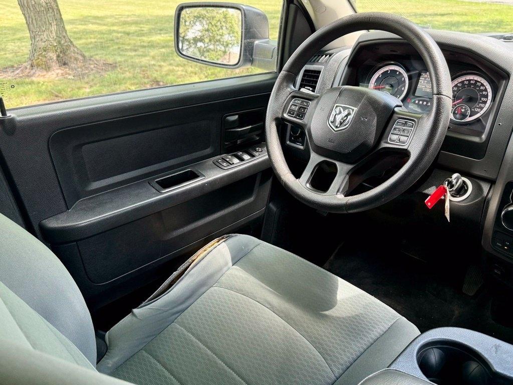 RAM 1500 Tradesman 4x4 Crew Cab 5'7" Box 2017