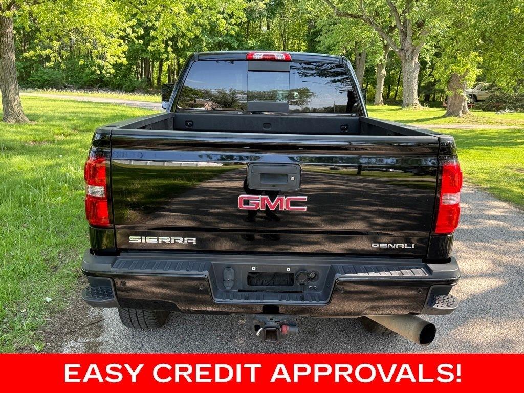 GMC Sierra 2500HD 4WD Crew Cab 153.7" Denali 2015