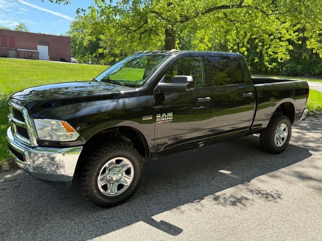 RAM 2500 Tradesman 4x4 Crew Cab 6'4" Box 2017