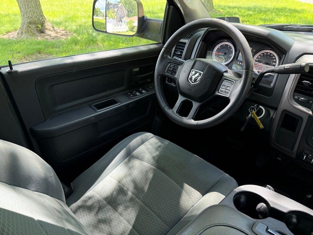 RAM 2500 Tradesman 4x4 Crew Cab 6'4" Box 2017