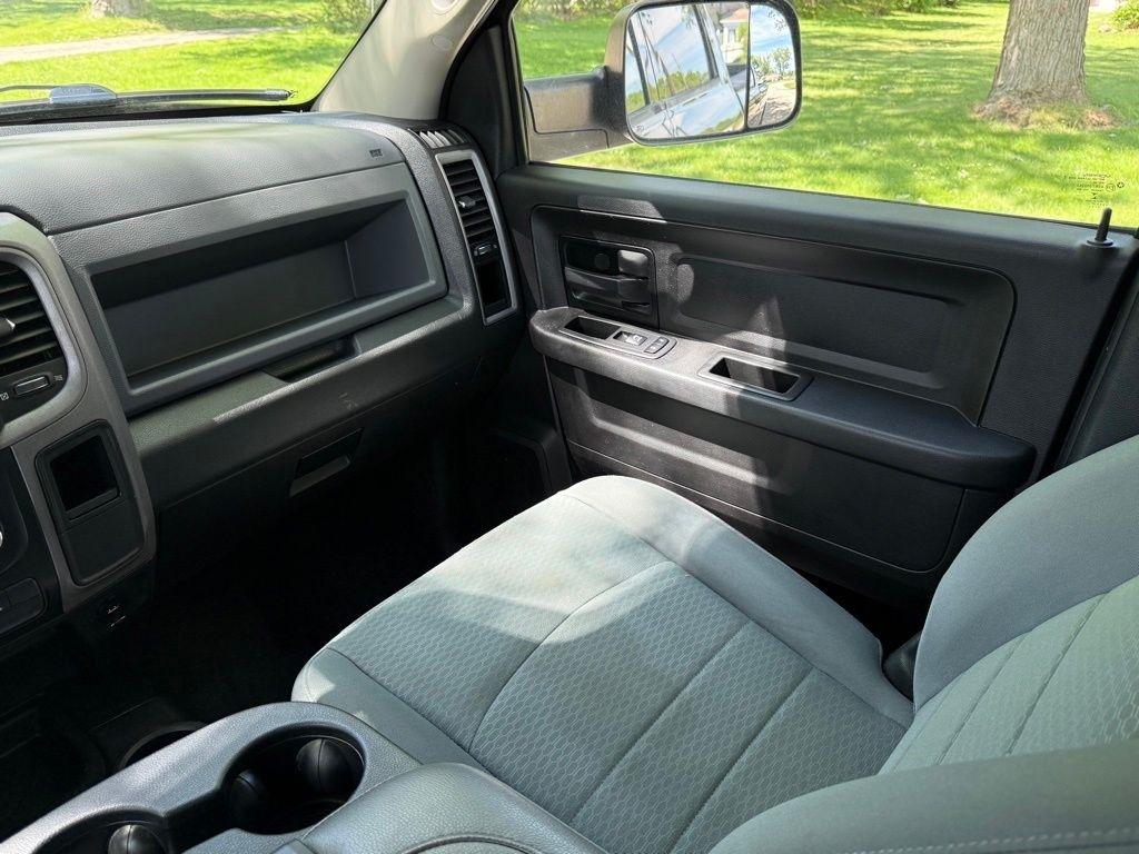 RAM 2500 Tradesman 4x4 Crew Cab 6'4" Box 2017