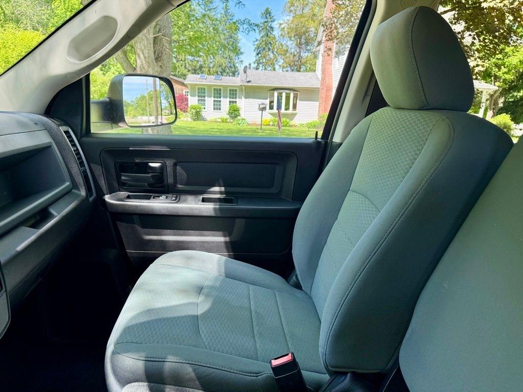 RAM 2500 Tradesman 4x4 Crew Cab 6'4" Box 2017