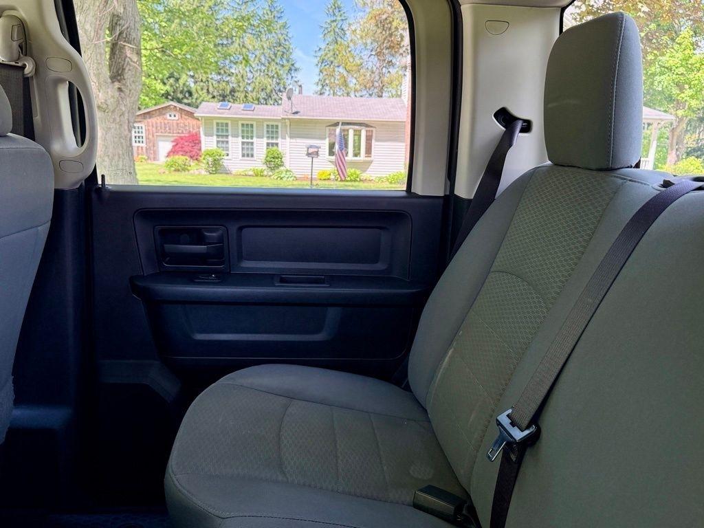 RAM 2500 Tradesman 4x4 Crew Cab 6'4" Box 2017