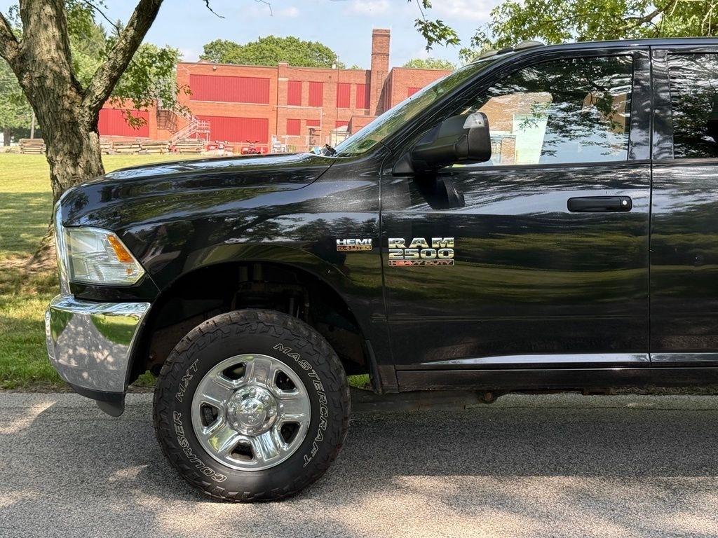 RAM 2500 Tradesman 4x4 Crew Cab 6'4" Box 2017