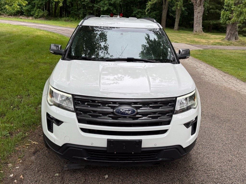 Ford Explorer photo 2