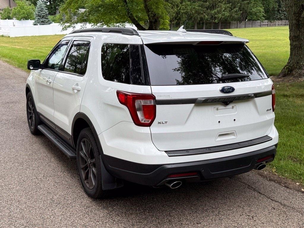 Ford Explorer photo 7