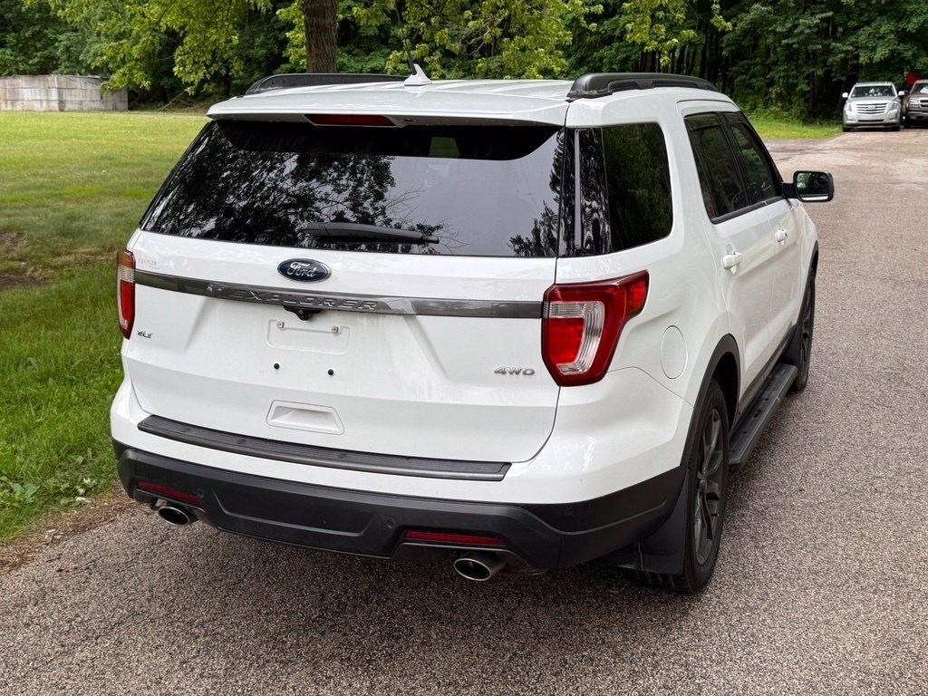 Ford Explorer photo 10