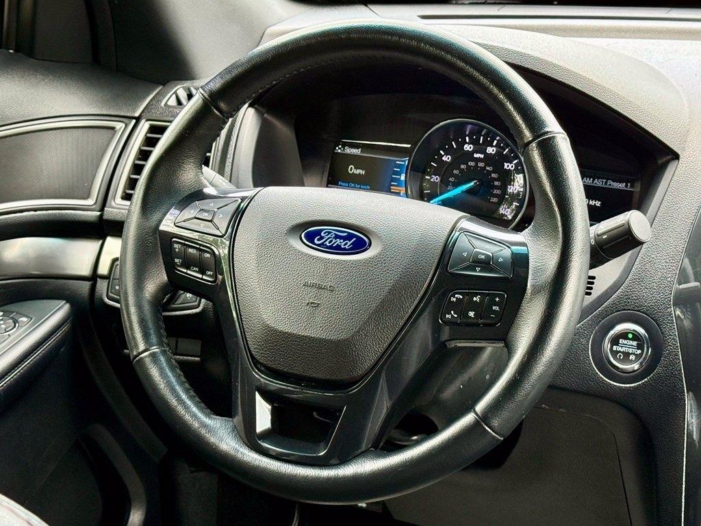 Ford Explorer photo 17