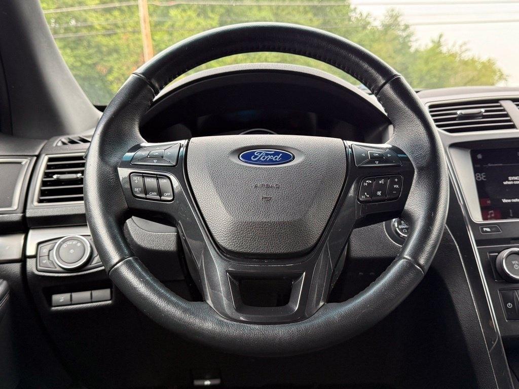 Ford Explorer photo 19