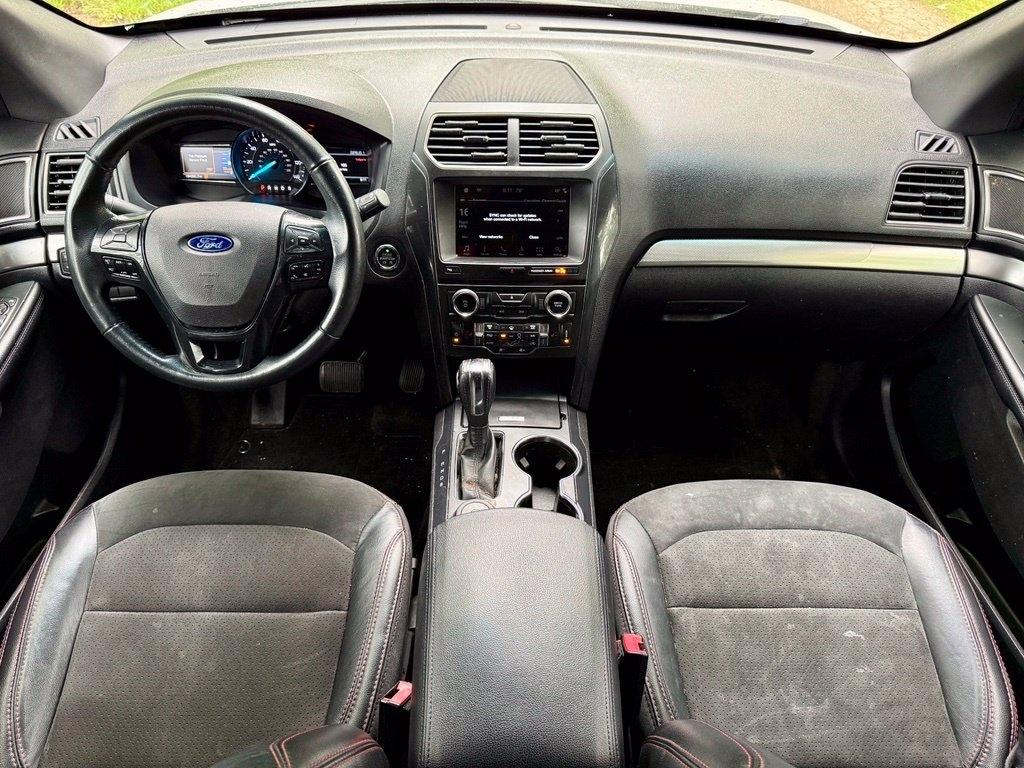 Ford Explorer photo 21