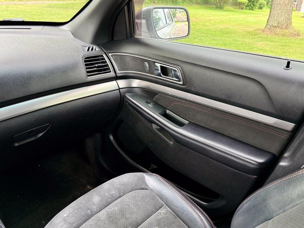 Ford Explorer photo 24