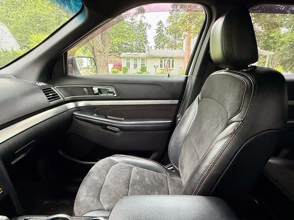 Ford Explorer photo 25
