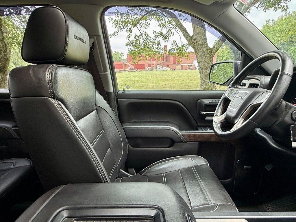 GMC Sierra 1500 4WD Crew Cab 143.5" Denali 2017