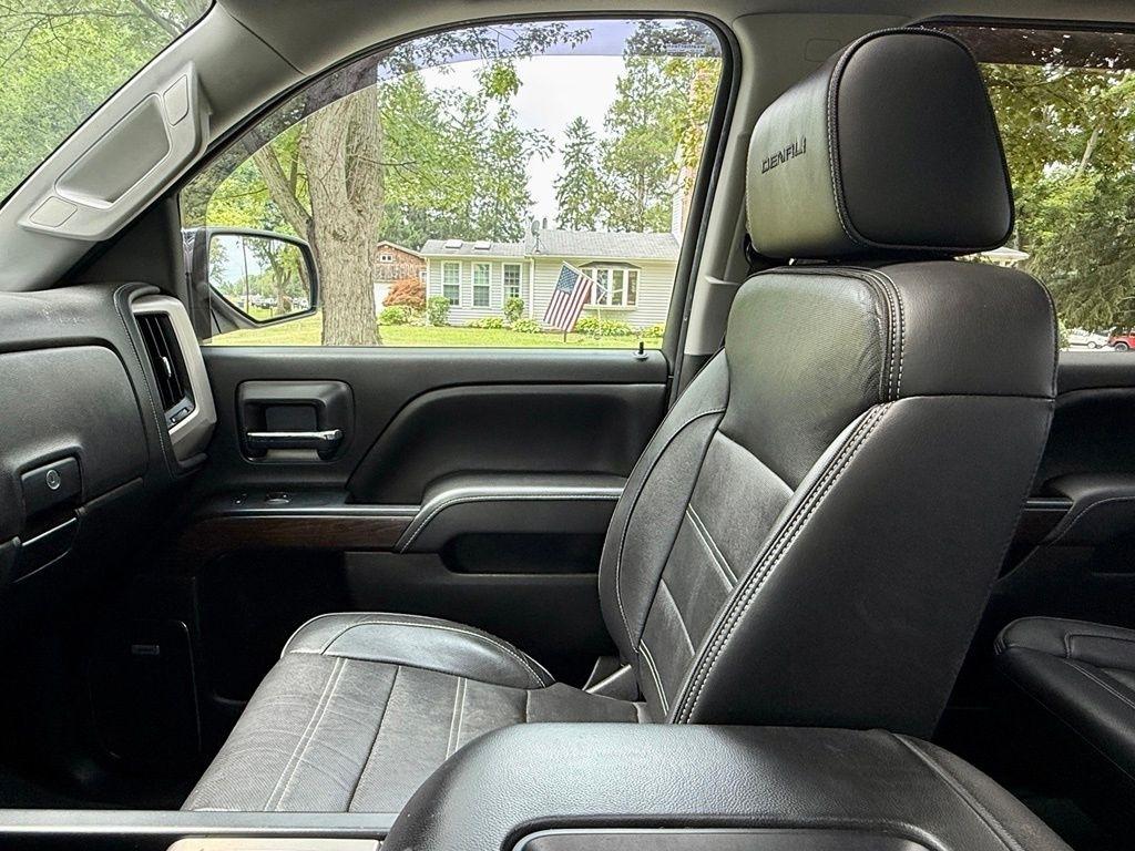 GMC Sierra 1500 4WD Crew Cab 143.5" Denali 2017