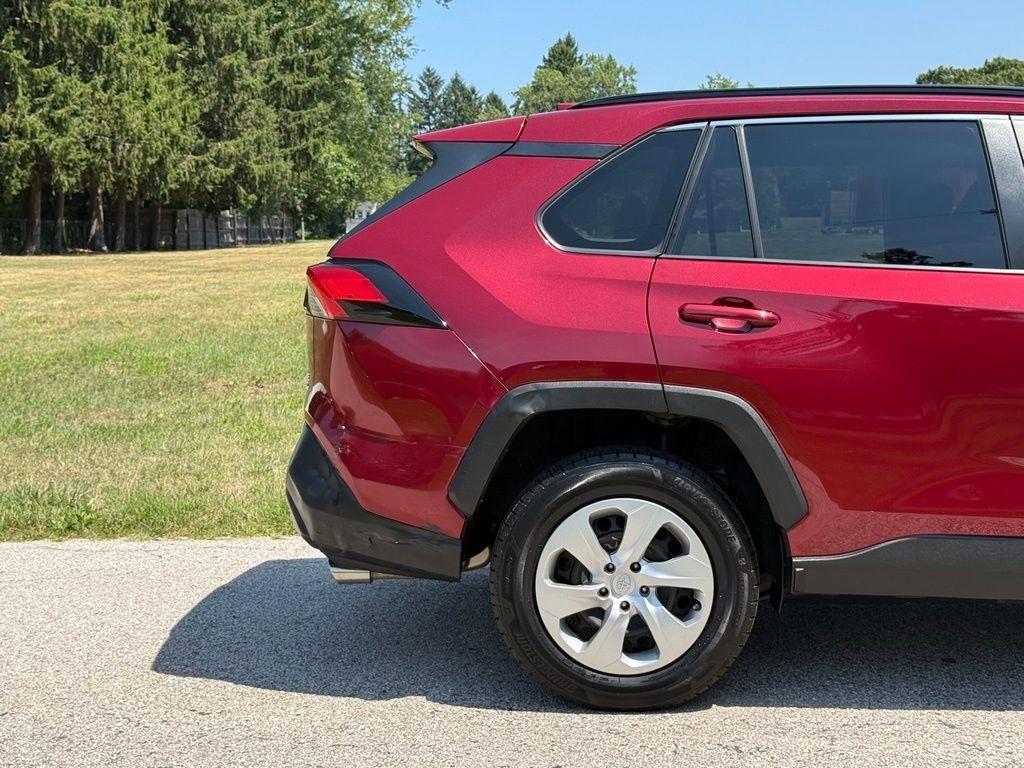 Toyota RAV4 LE AWD (Natl) 2019