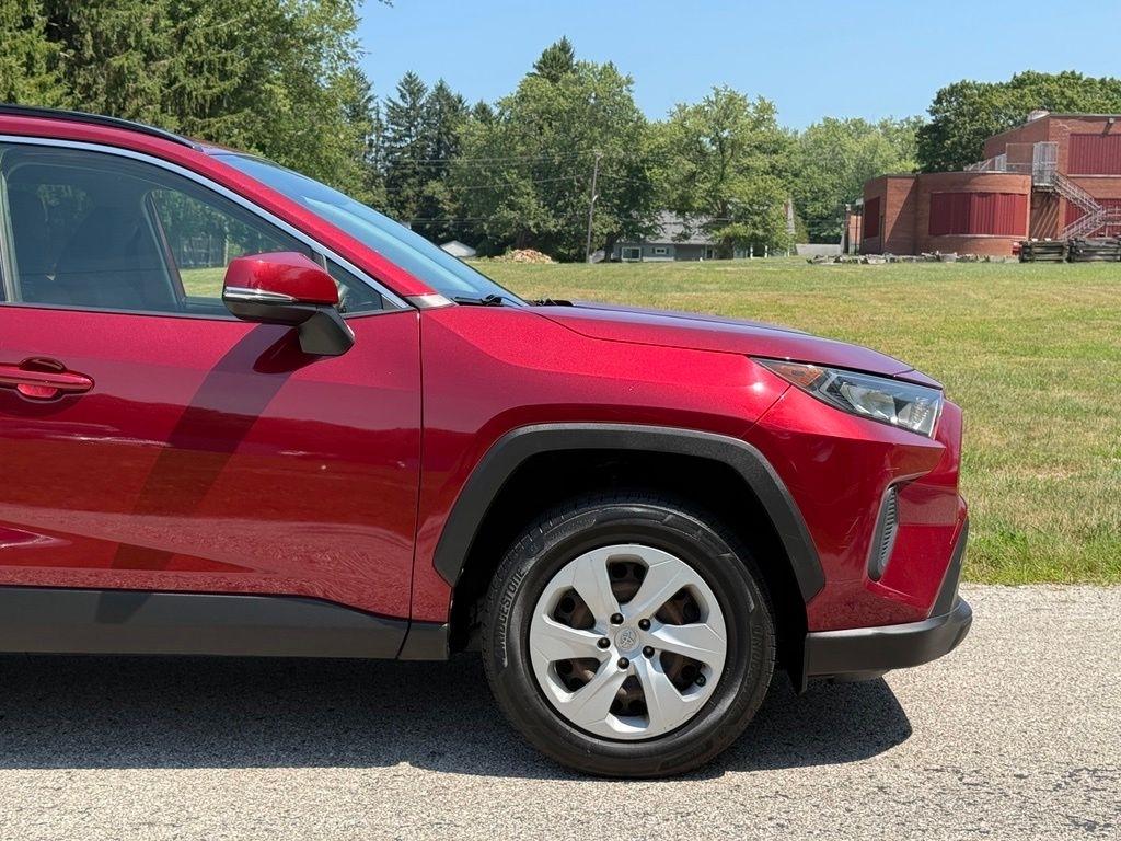 Toyota RAV4 LE AWD (Natl) 2019
