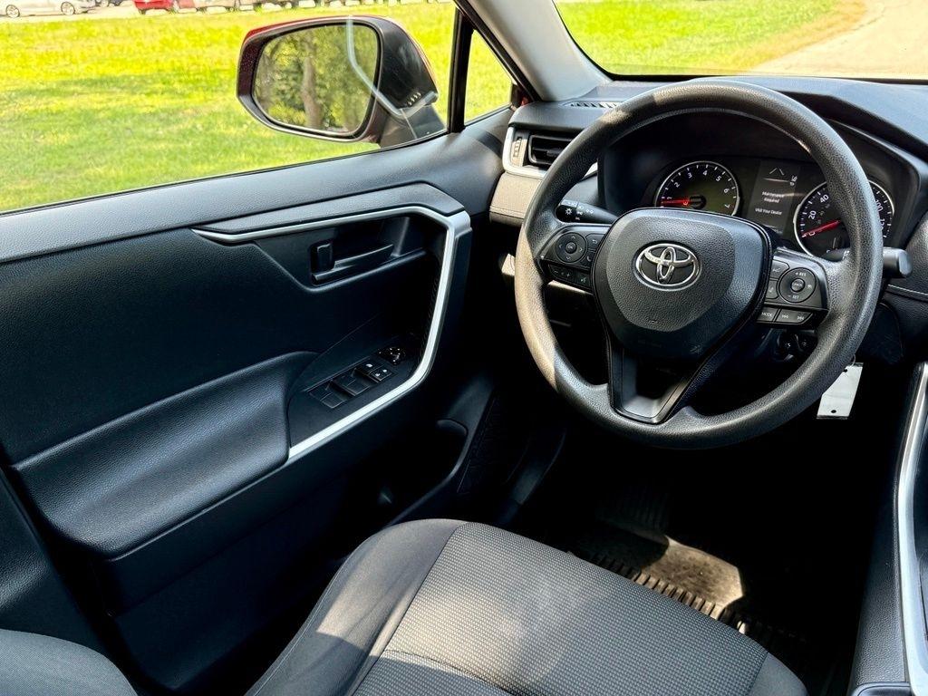 Toyota RAV4 LE AWD (Natl) 2019