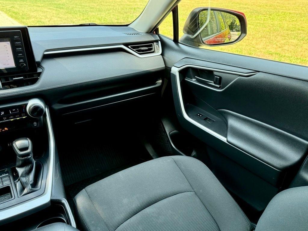 Toyota RAV4 LE AWD (Natl) 2019