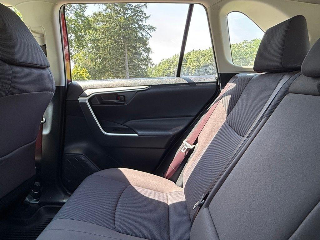 Toyota RAV4 LE AWD (Natl) 2019