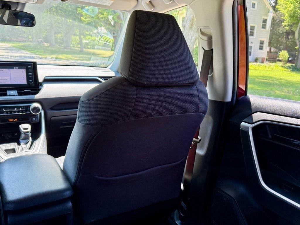 Toyota RAV4 LE AWD (Natl) 2019