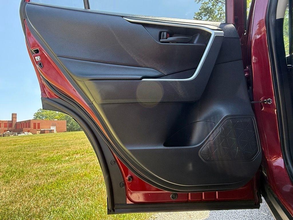 Toyota RAV4 LE AWD (Natl) 2019