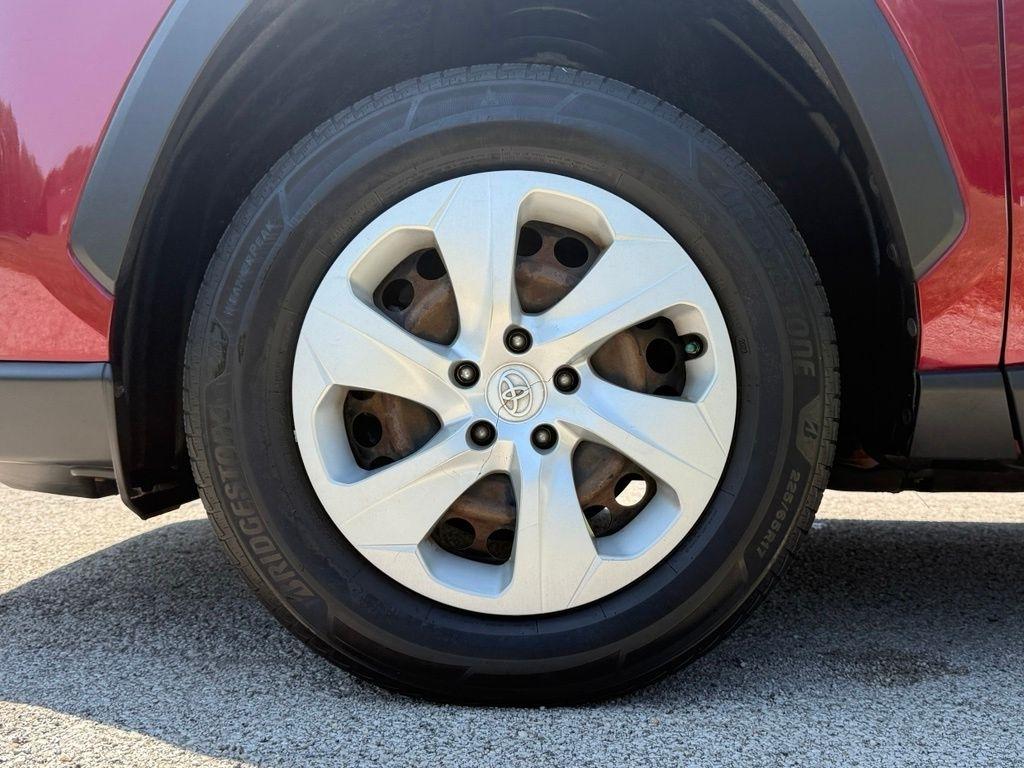 Toyota RAV4 LE AWD (Natl) 2019