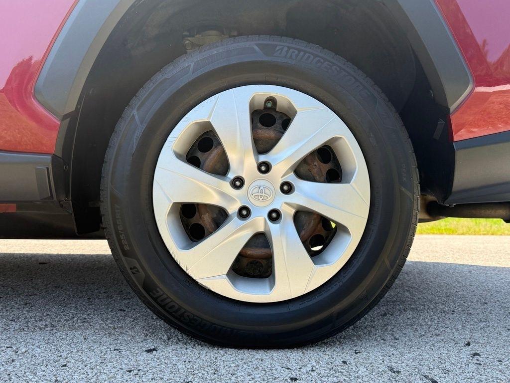 Toyota RAV4 LE AWD (Natl) 2019