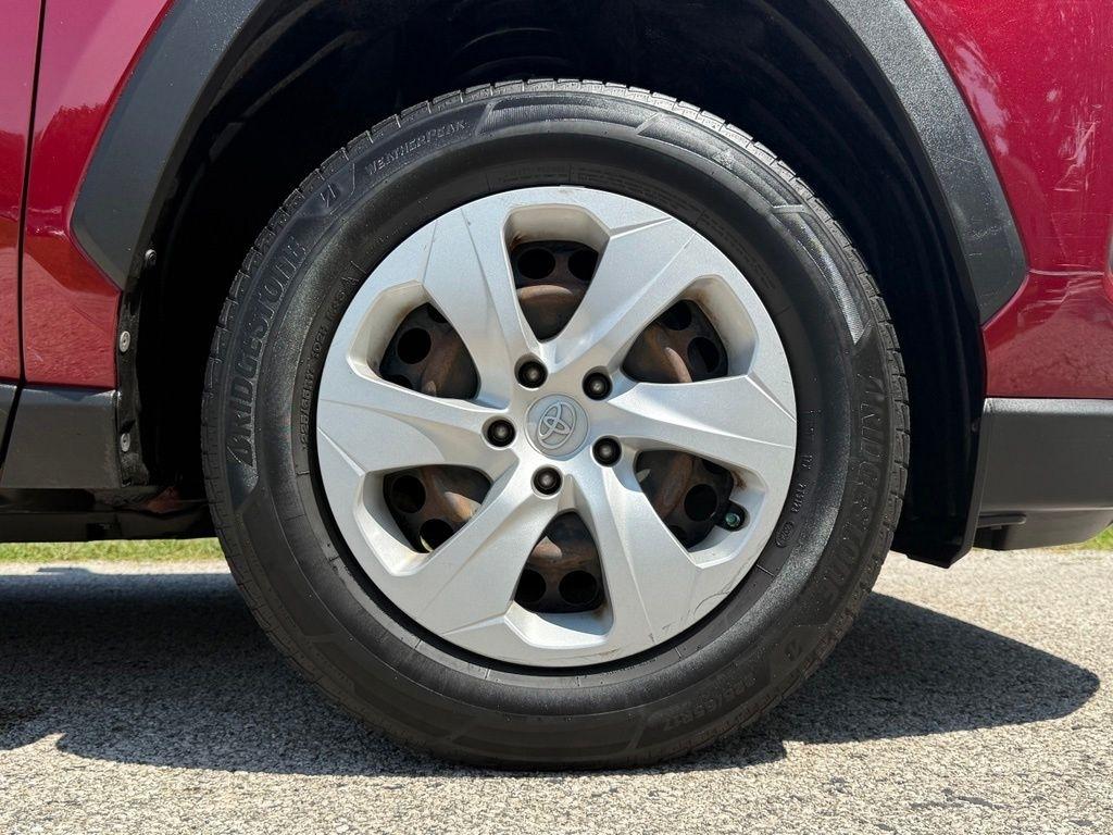 Toyota RAV4 LE AWD (Natl) 2019