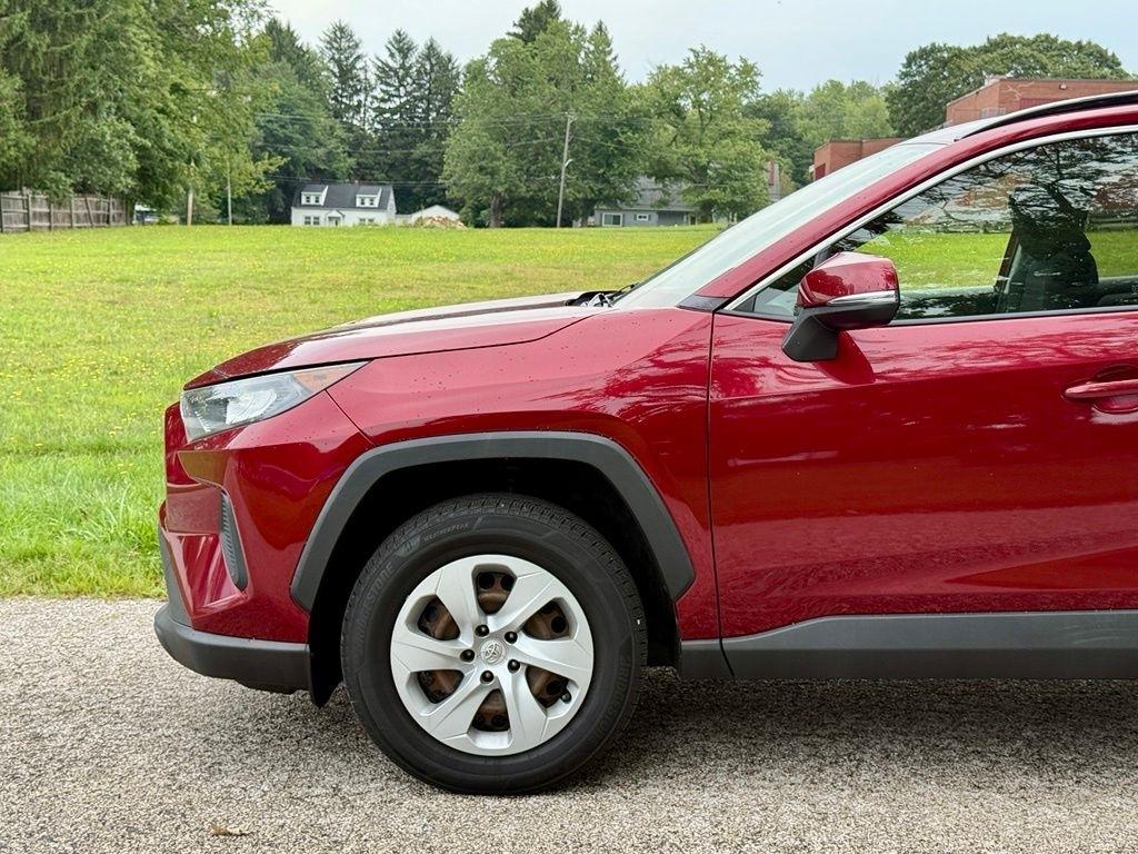 Toyota RAV4 LE AWD (Natl) 2019
