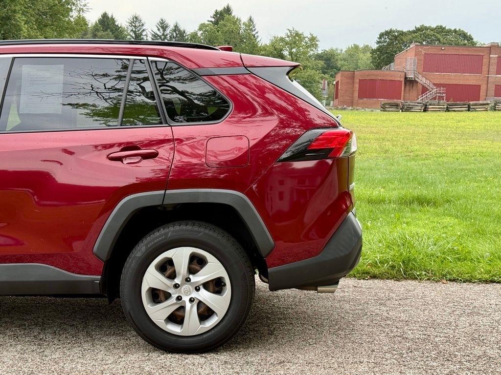 Toyota RAV4 LE AWD (Natl) 2019