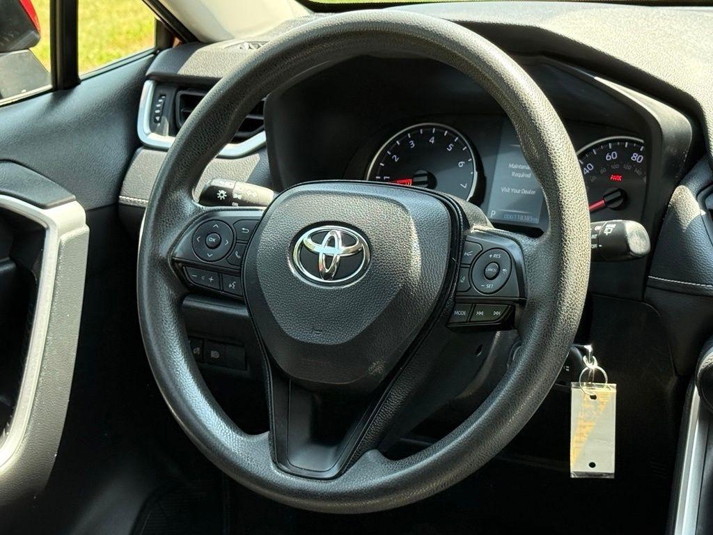 Toyota RAV4 LE AWD (Natl) 2019
