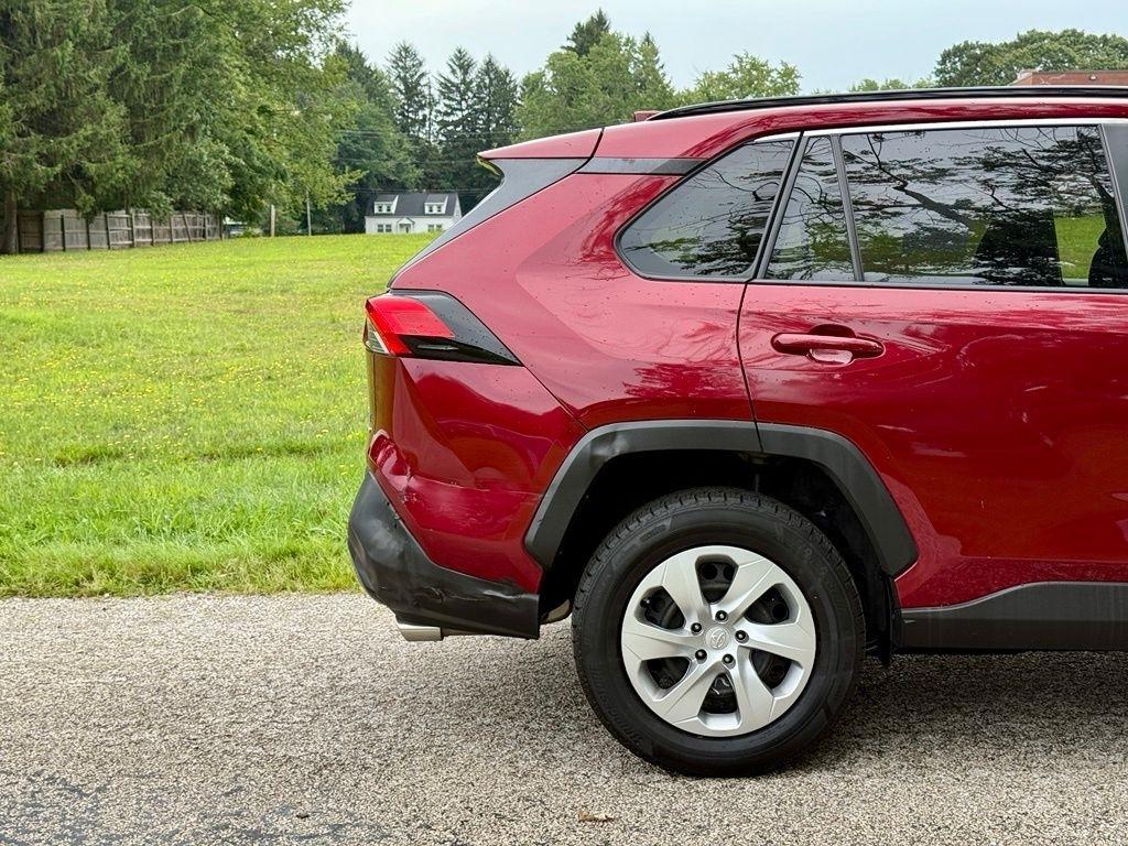 Toyota RAV4 LE AWD (Natl) 2019