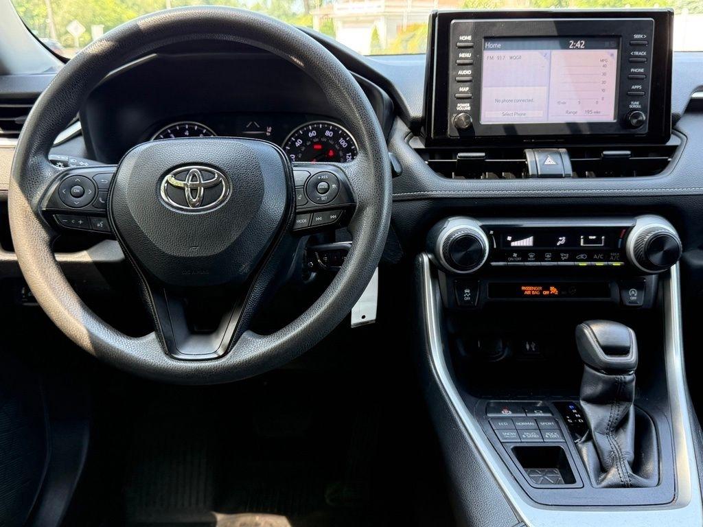 Toyota RAV4 LE AWD (Natl) 2019