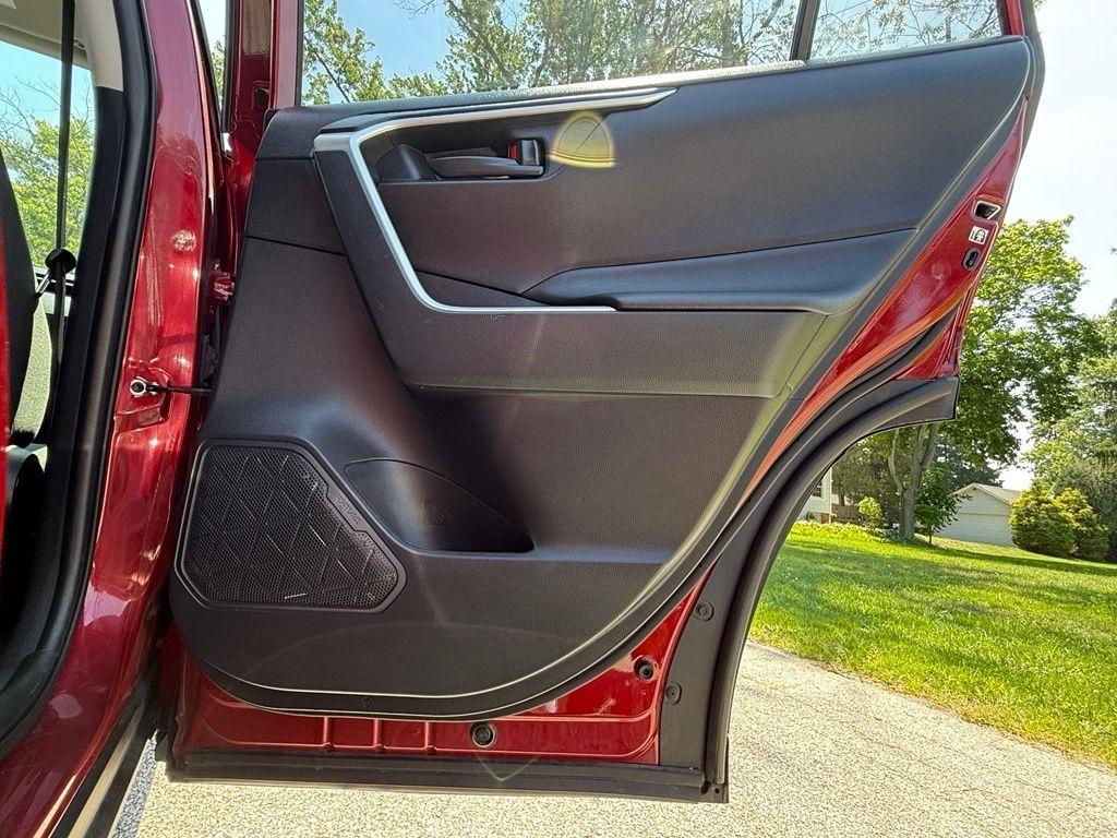 Toyota RAV4 LE AWD (Natl) 2019