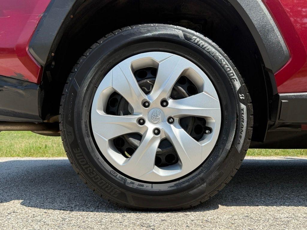 Toyota RAV4 LE AWD (Natl) 2019