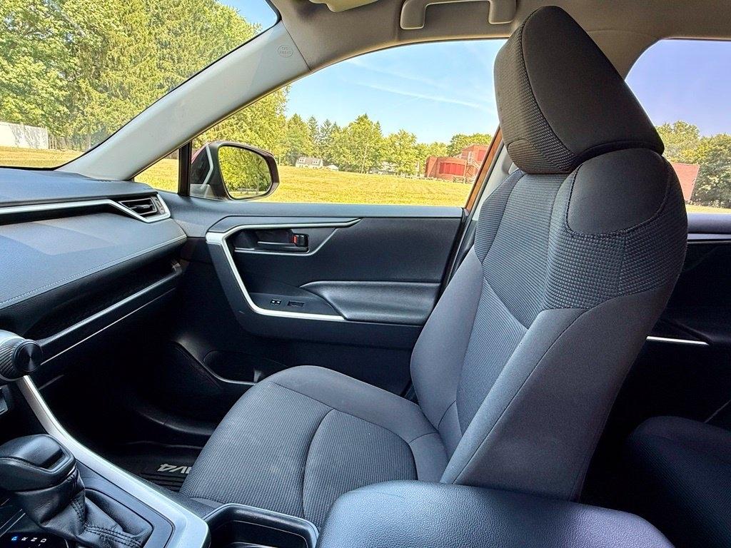 Toyota RAV4 LE AWD (Natl) 2019