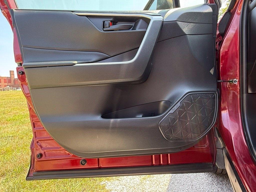 Toyota RAV4 LE AWD (Natl) 2019