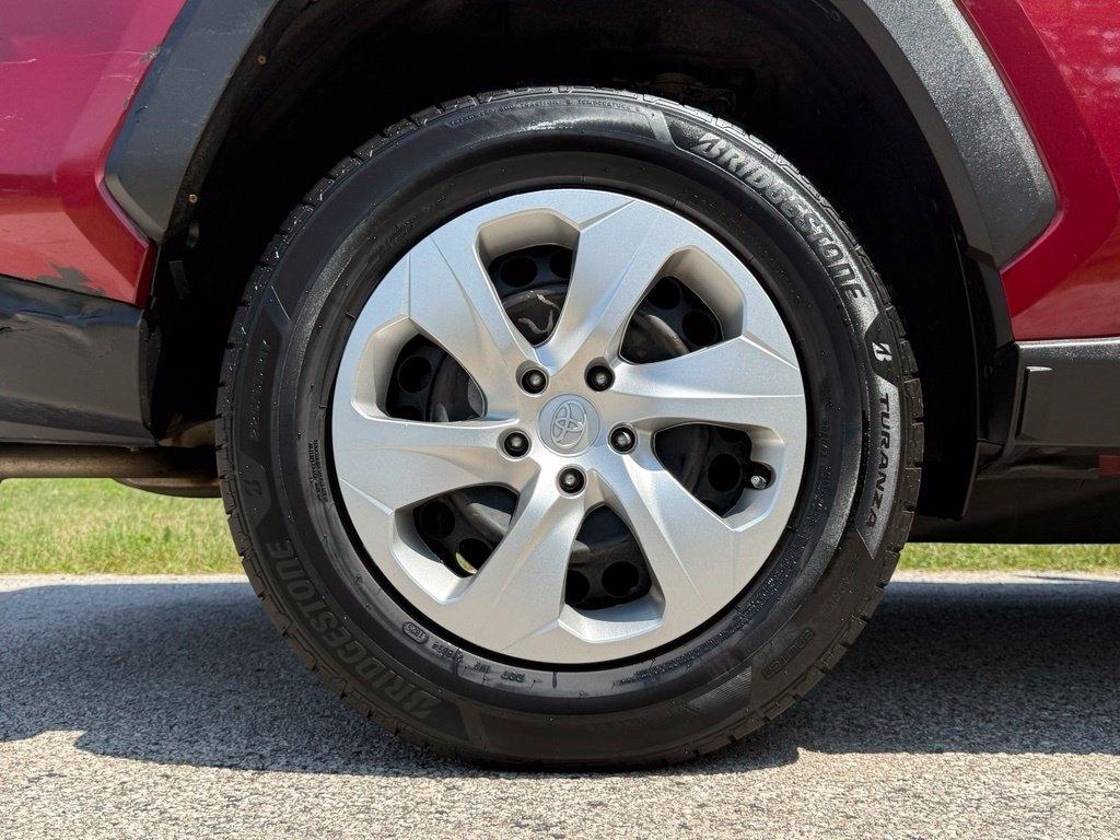 Toyota RAV4 LE AWD (Natl) 2019