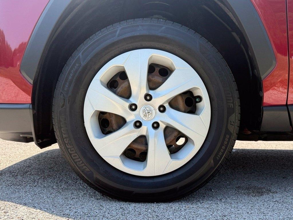 Toyota RAV4 LE AWD (Natl) 2019