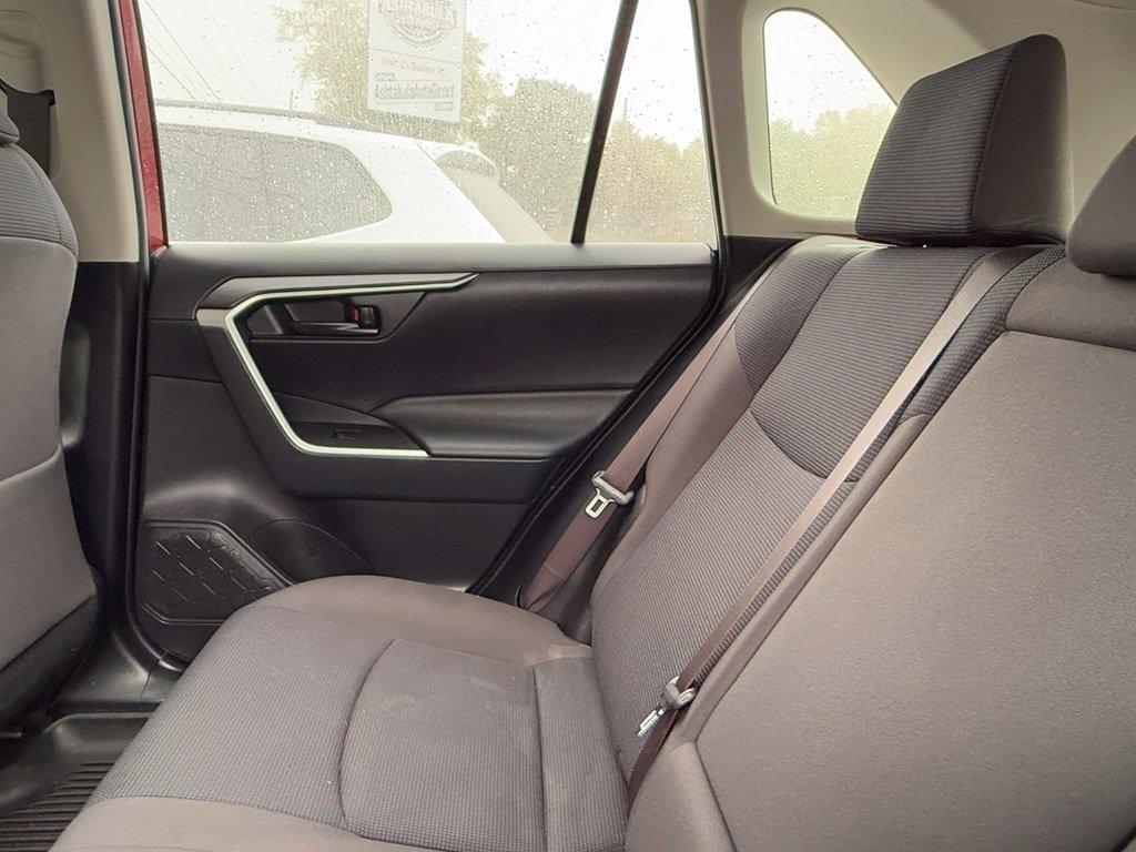 Toyota RAV4 LE AWD (Natl) 2019